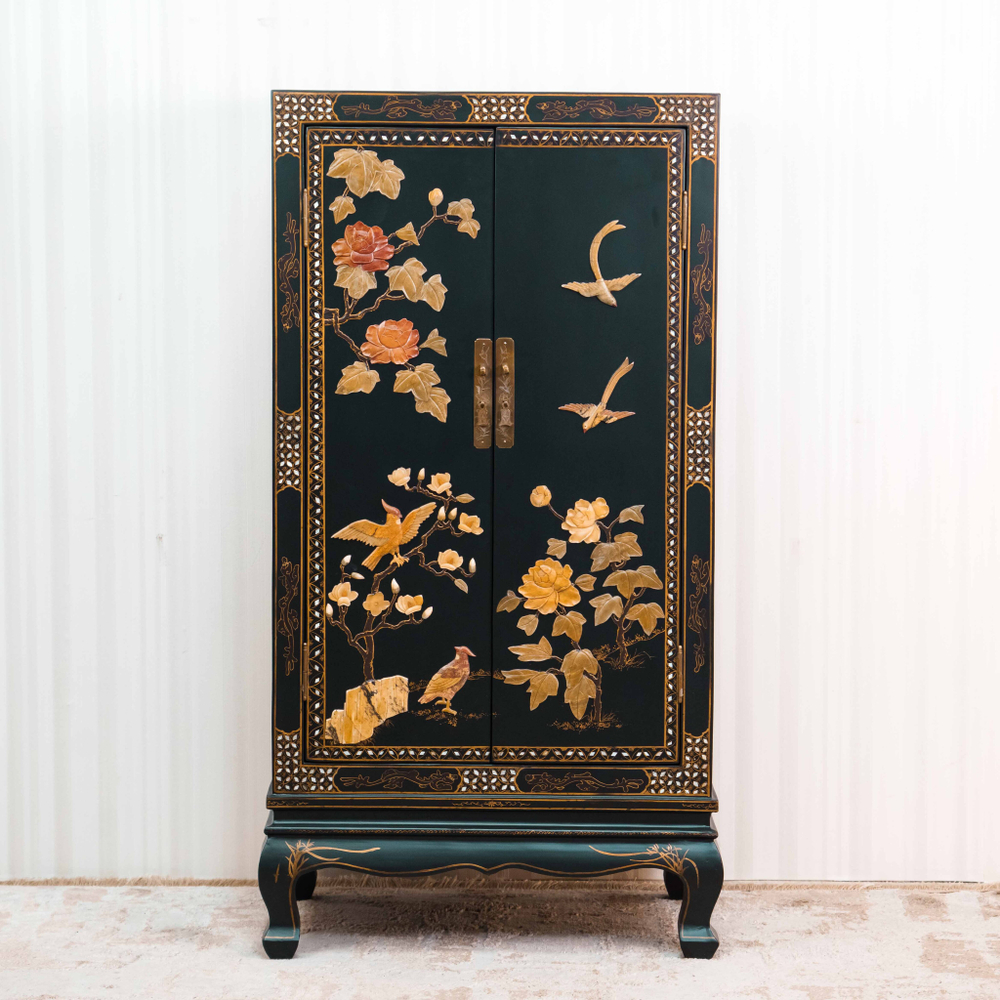 Комод с цветами и птицами