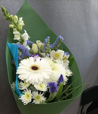 Букет комплимент с герберой и зефирной хризантемой