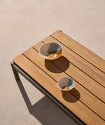 Журнальный столик Sorells из зеленого алюминия и тикового дерева 52,4 x 91 см