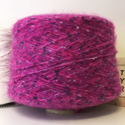 SPLIT - Lineapiu'; 87% меринос extrafine, 13% п/а; 250м/100гр; шнурок наполненный вспушенным мериносом; col. X1005 фуксия с светло-серыми и тёмно-серыми крапинами; S705 Только мал. бобинки 188, 212гр.