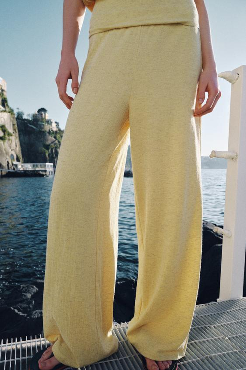 ZARA БРЮКИ ПРЯМОГО КРОЯ ИЗ РЕЛЬЕФНОЙ ТКАНИ, СВЕТЛО-ЖЕЛТЫЙ