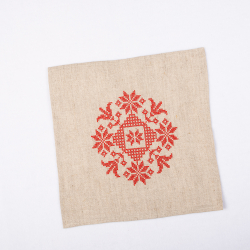 Салфетка с вышивкой