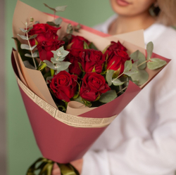 изысканный букет с красными розами купить онлайн в москве