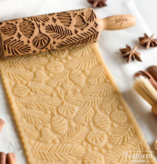 Малая скалка с узором Елочные игрушки