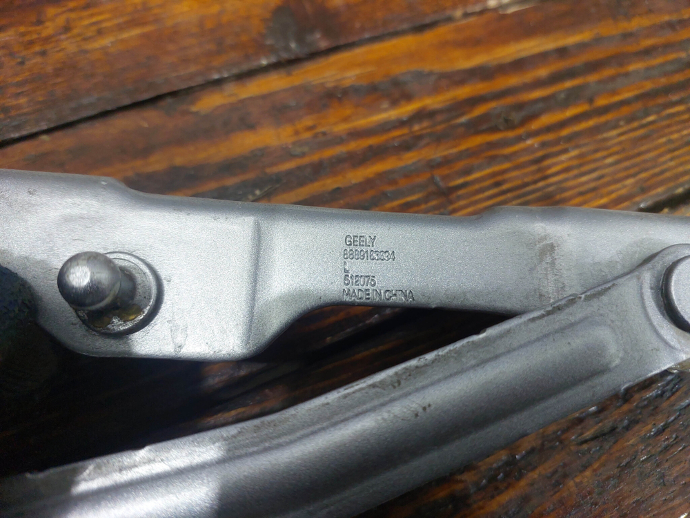 Петли капота комплект Geely Monjaro 21-нв Б/У Оригинал 5032064800C15