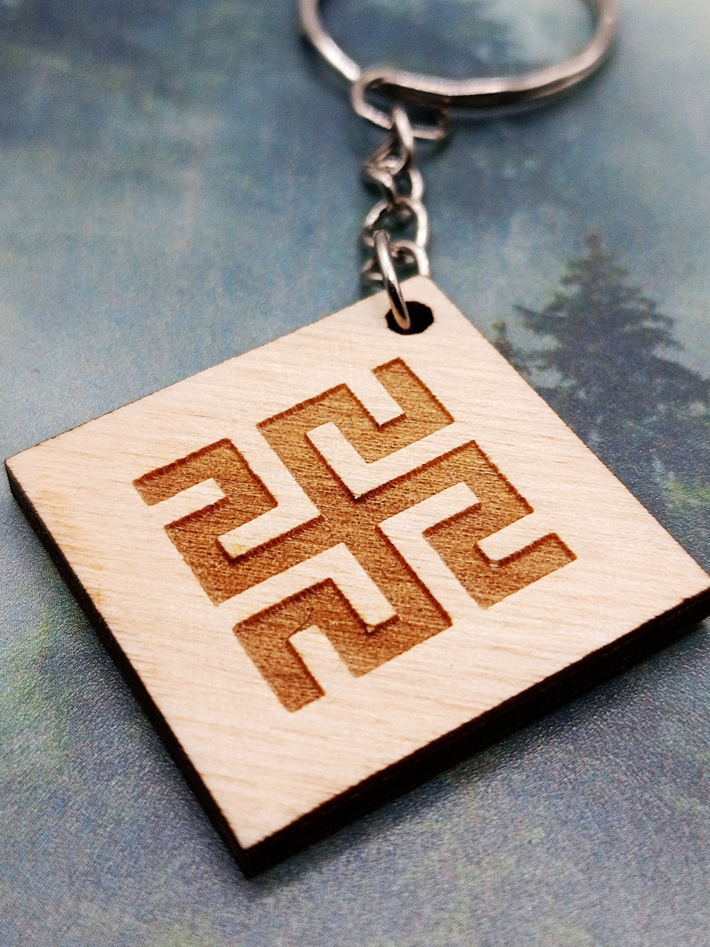 Брелок из дерева Родовик