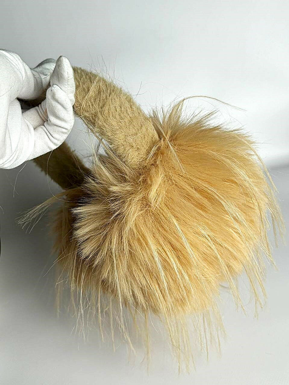 Меховые  наушники "Мех-страус". Тенденция 2025. Теплые уютные  Цвет бежевый