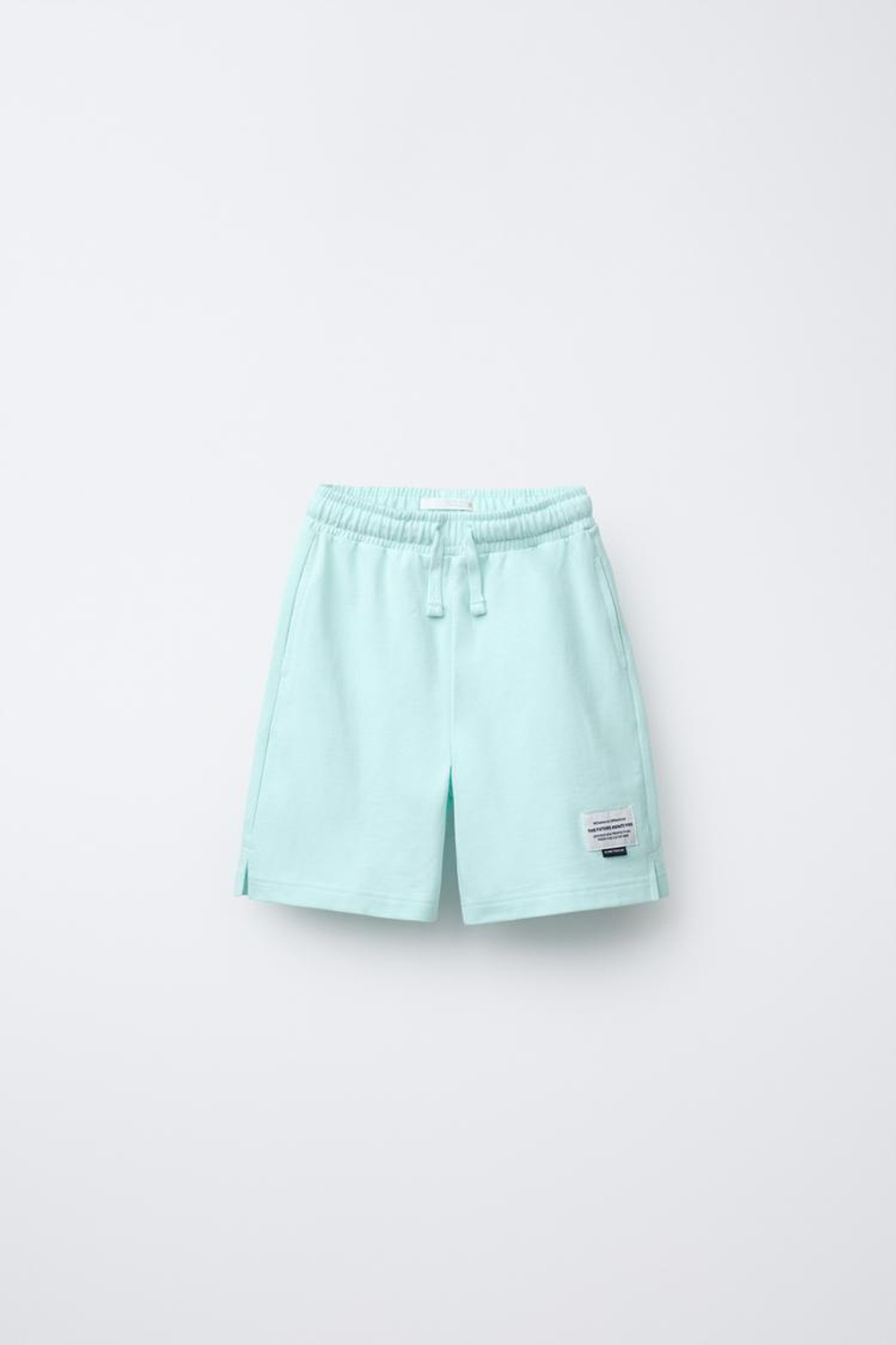 ZARA КОМПЛЕКТ ИЗ ТОПА И ШОРТОВ-БЕРМУДОВ С НАДПИСЬЮ, БИРЮЗОВЫЙ