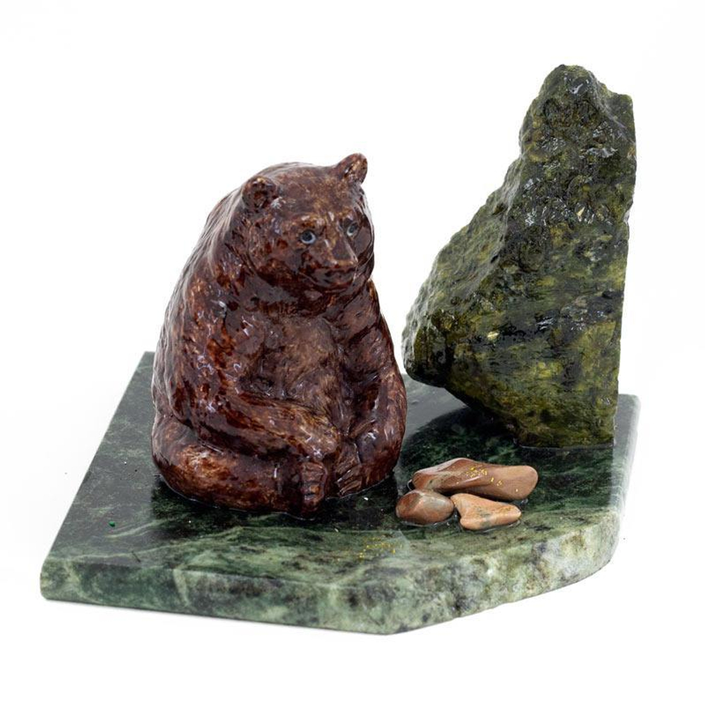 Сувенир "Мишка у камня сидящий" змеевик 80х120х70 мм 600 гр. R116048
