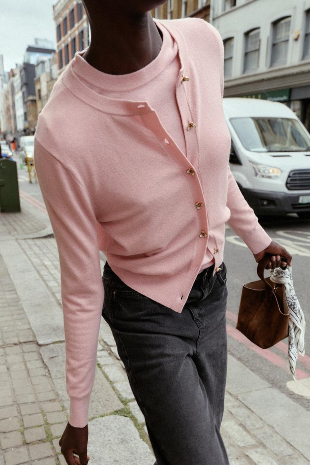 ZARА ВЯЗАНЫЙ ЖАКЕТ С ЦВЕТОЧНЫМИ ПУГОВИЦАМИ, МЯГКИЙ РОЗОВЫЙ