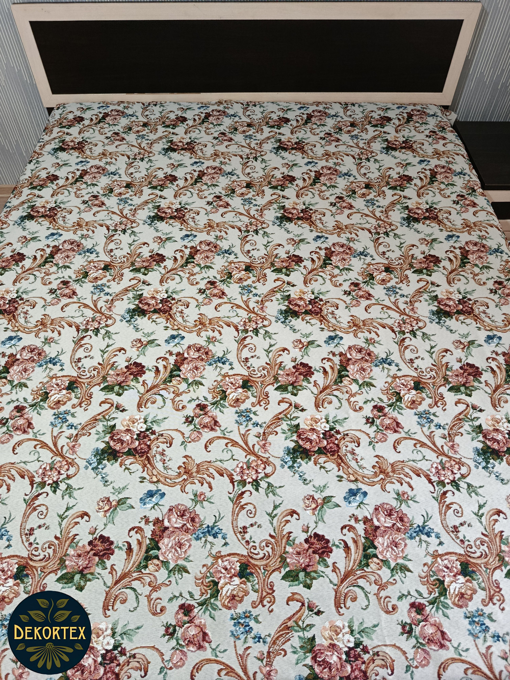 Покрывало гобеленовое Королевские розы 2-спальный (180х200)