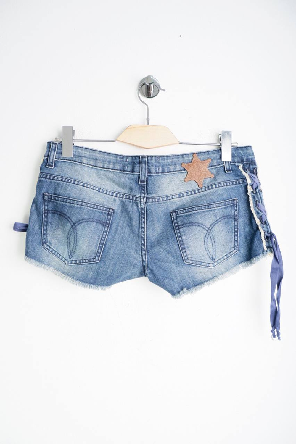 Шорты Fiorucci с модным акцентом, маркировка 28, визуально на 44 размер