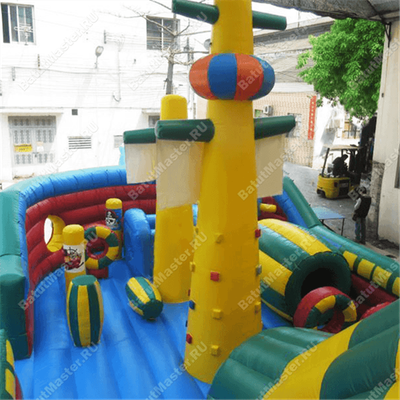 Большой надувной батут-горка "Корабль флибустьеров" 12*8*6 м