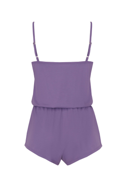 Домашний комбинезон, роскошный домашний комбинезон, соблазнительный комбинезон, комбинезон для дома, легкий домашний комбинезон, женственный комбинезон, комбинезон для отдыха, сексуальный комбинезон для дома, мягкий комбинезон, комбинезон для сна, шелковый комбинезон, элегантный домашний комбинезон, роскошный комбинезон из шелка, соблазнительный комбинезон для сна, женская домашняя одежда, соблазнительная домашняя одежда, домашняя одежда из шелка, стильный комбинезон для дома, премиум комбинезон, роскошный комбинезон для дома, фиолетовый домашний комбинезон.