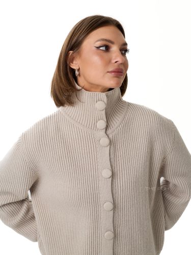 Серый кардиган в рубчик на пуговицах