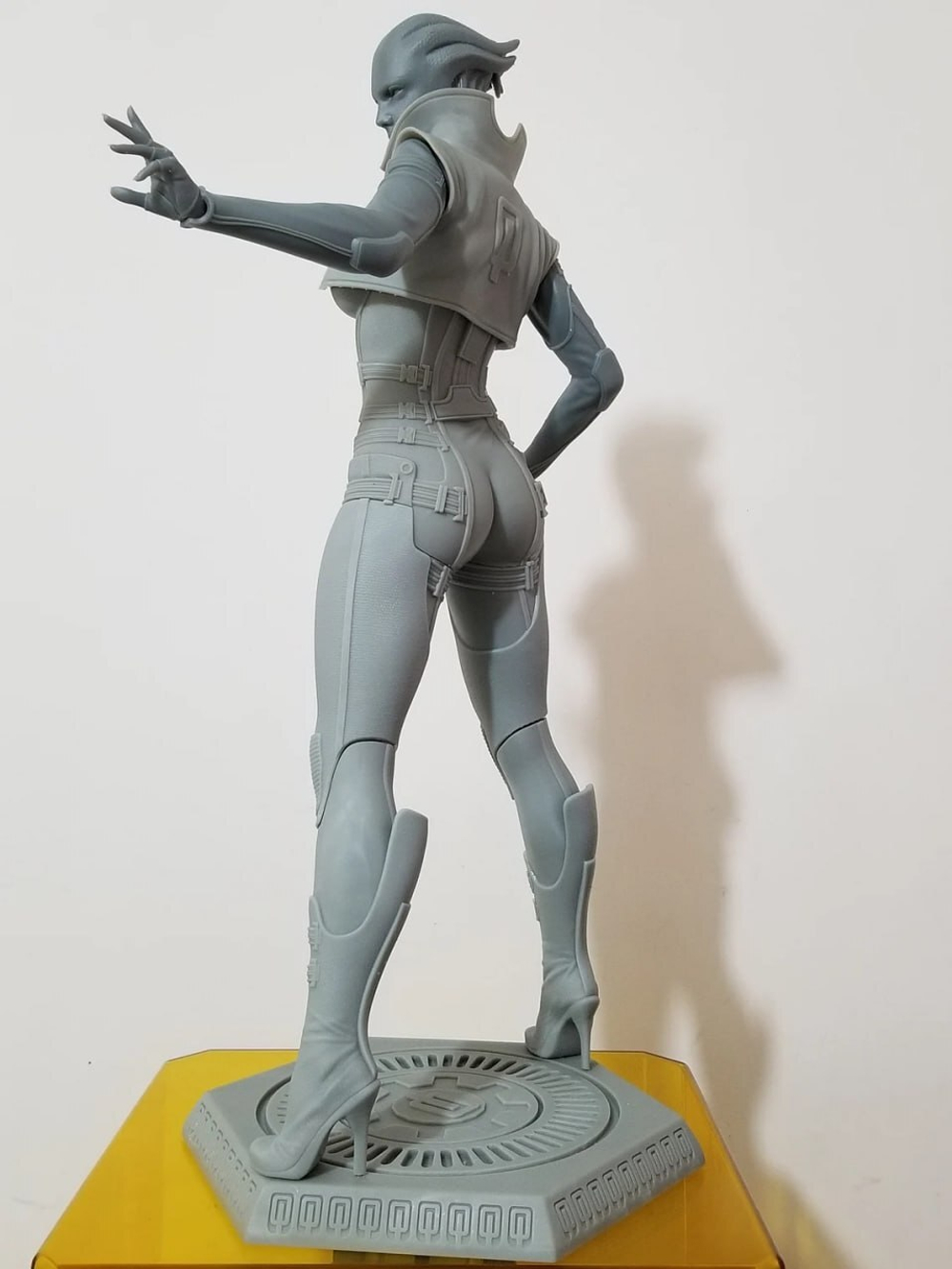 Фигурка Ария азари Mass Effect Aria
