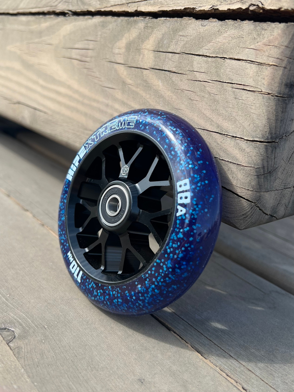Колесо HIPExtreme Neon Flakes 110*24 мм, чёрный/синий
