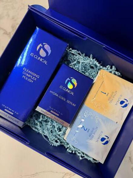 iS Clinical Набор Limited box "Hydration&Radiance»