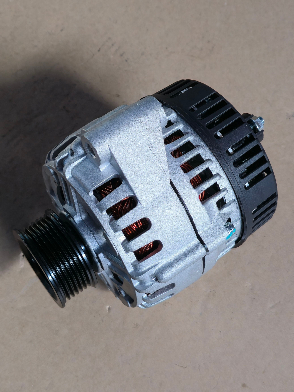 Генератор КАМАЗ дв.740.60, 740.70, 740.50 ЕВРО-3, 4 (6-ручьевой шкив 5PIN) 28В 125А AVTOELECTRICA