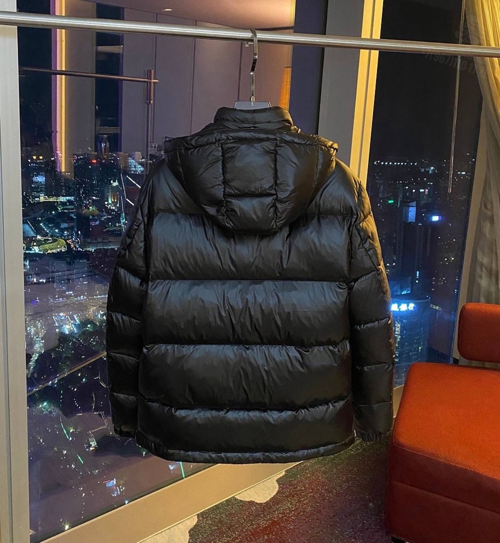 Пуховик Prada