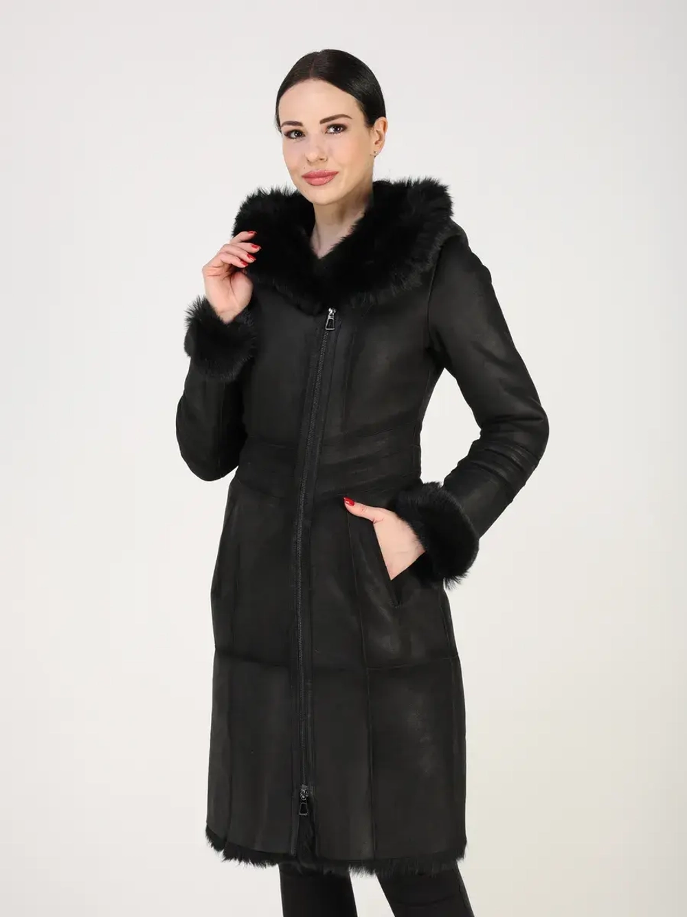 Дубленка зимняя натуральная с капюшоном