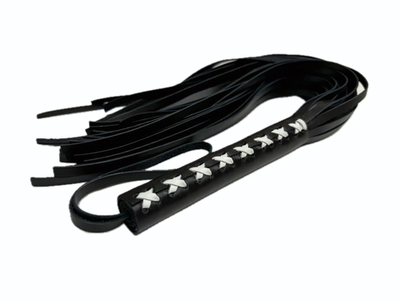 Кожаная плеть Sex Game с белым плетением на рукояти - 57 см. (Цвет: черный с белым)