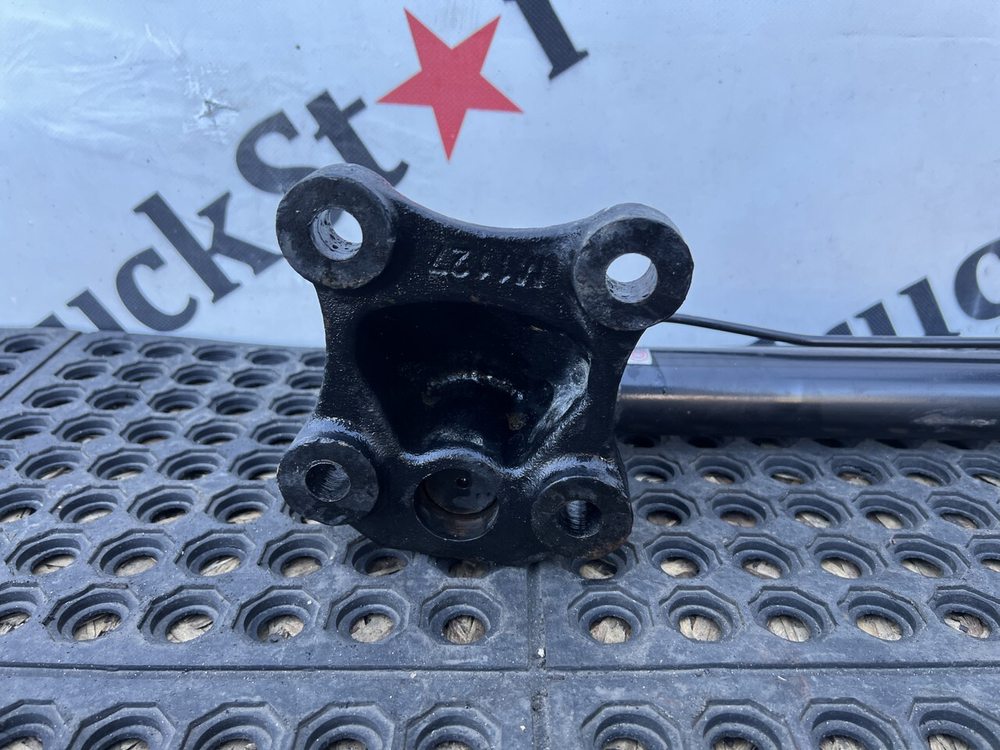 Цилиндр подъема кабины левый 2023г.