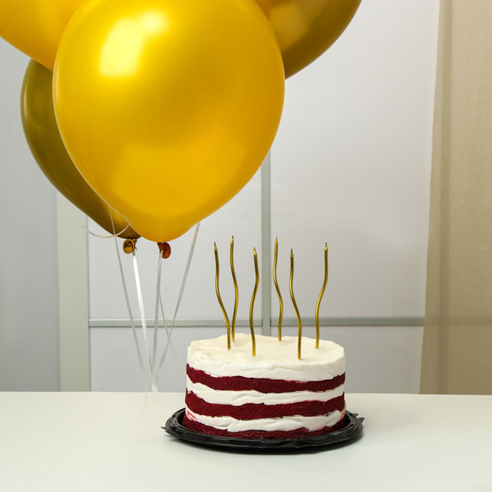Свечи для торта витые &quot;Серпантин&quot; золотые 6 шт + воздушные шары 5шт