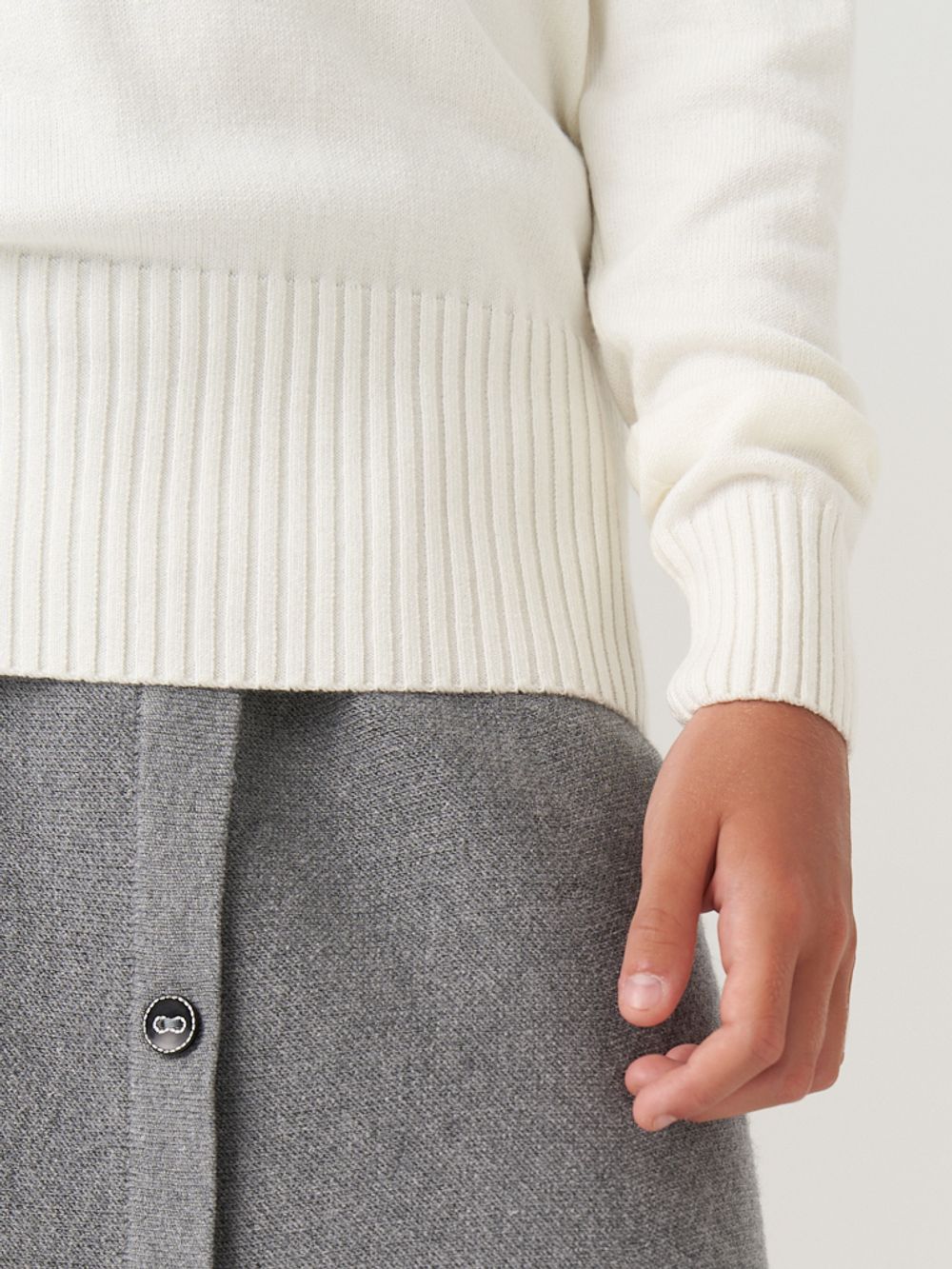 Джемпер школьный для девочки AT997  молочный