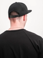 бейсболка с прямым козырьком