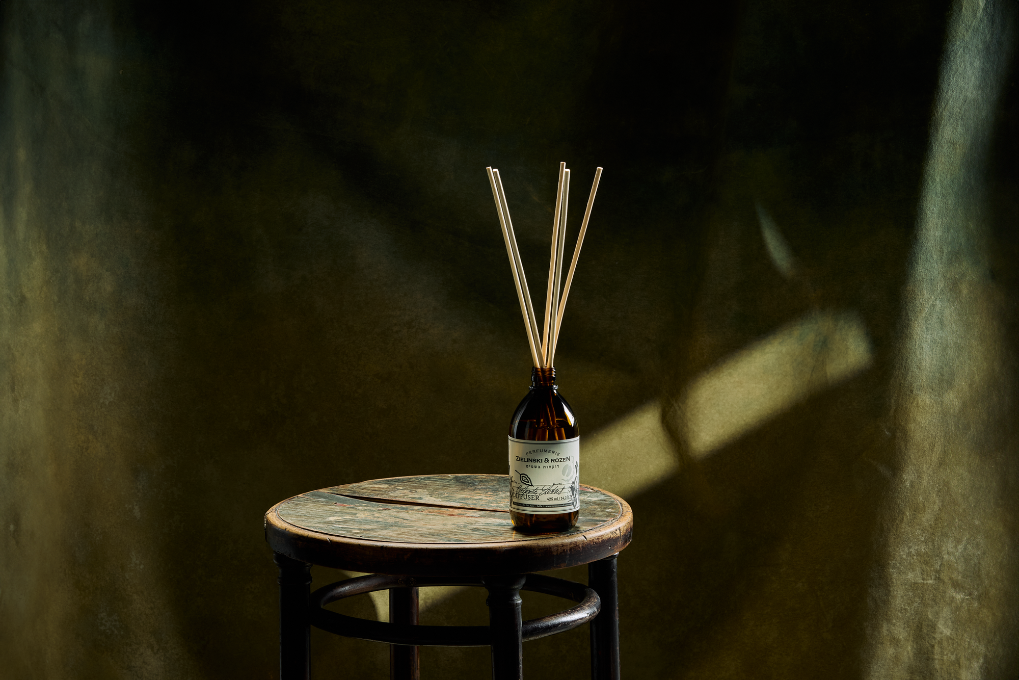 Диффузор. Средство для ароматизации помещений Яблоко, Лотос / Лимитированная серия с дизайном художника Pavlik_Pavlik (425мл)