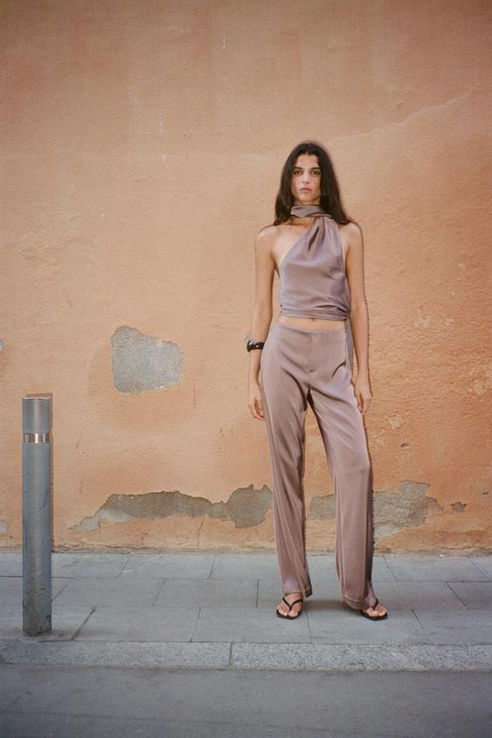ZARA АТЛАСНЫЕ БРЮКИ КЛЕШ, БЛЕДНО-РОЗОВЫЙ