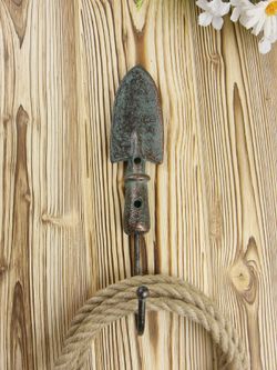 Iron Garden Крючок настенный Совок