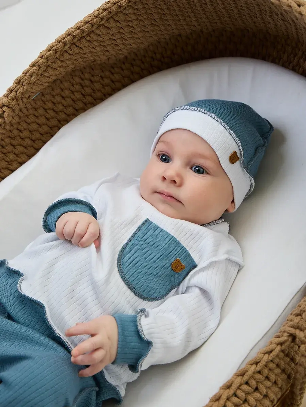 костюм для малыша швами наружу