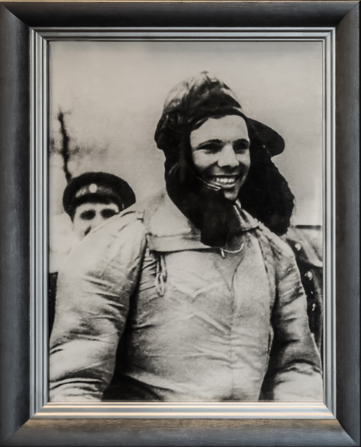 Портрет Юрия Гагарина. Первые минуты после успешного приземления космического корабля «Восток» 1961