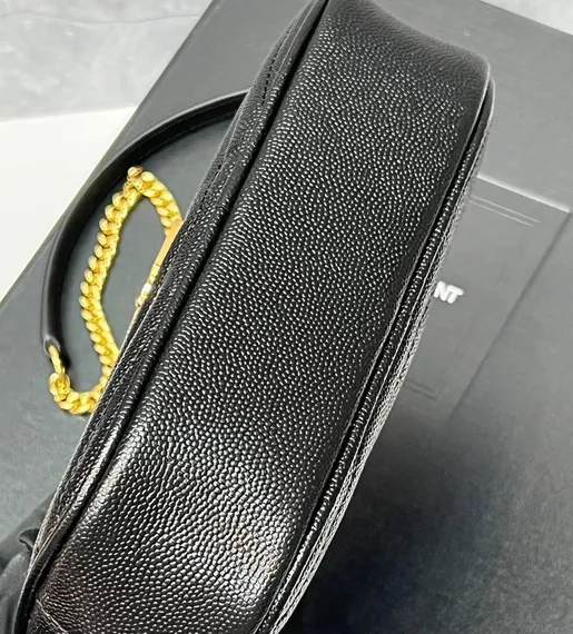 Мини-сумка Saint Laurent Lou из стеганой кожи Grain De Poudre с тиснением, чёрный