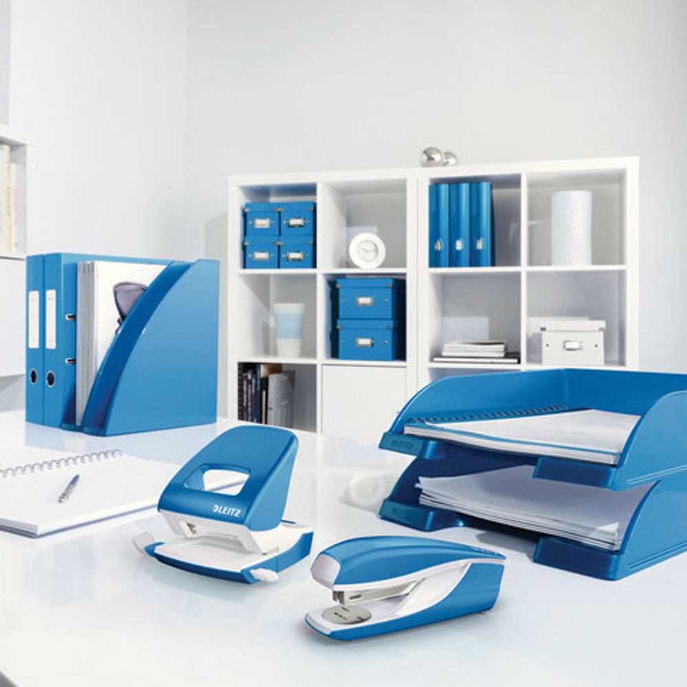 Дырокол металлический LEITZ "New NeXXT WOW", до 30 листов, синий металлик, блистер, 50082036