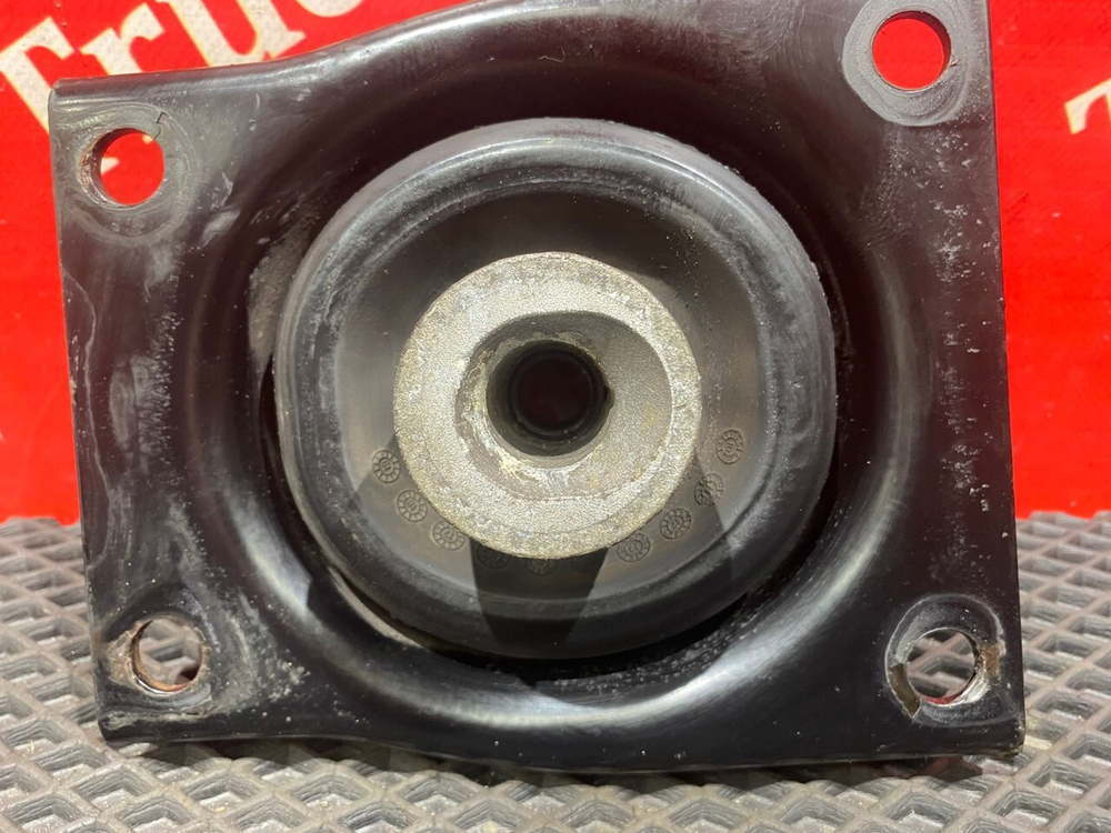 Подушка двигателя передняя 2016 г.