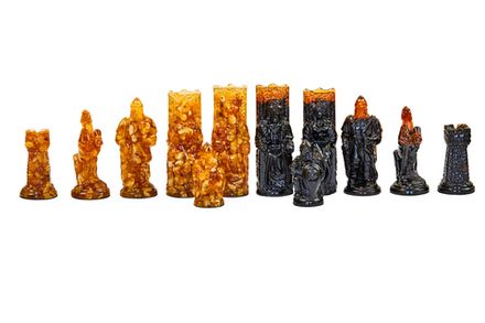 Шахматные фигуры из янтаря большие "Резные" для ларца 50*50