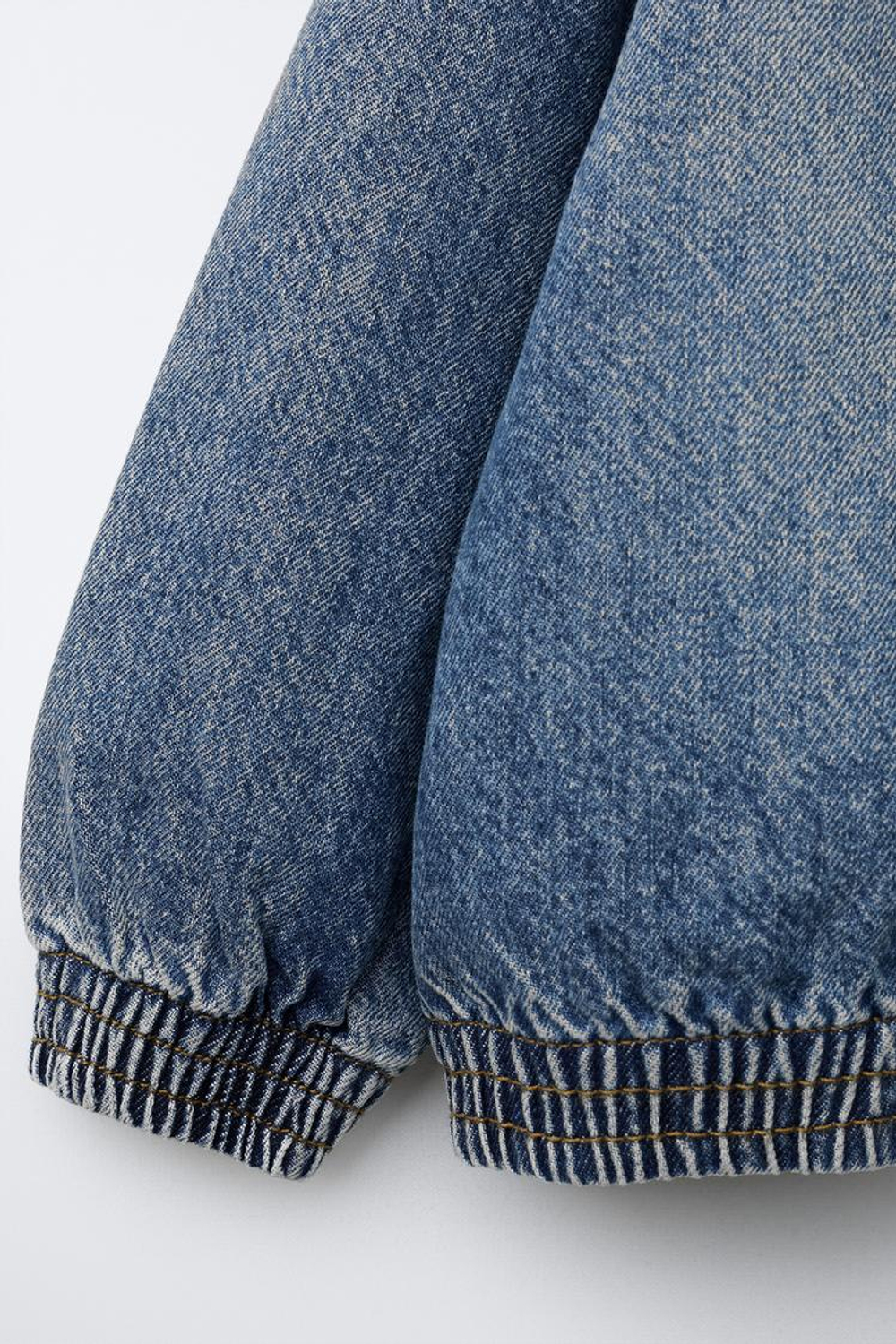 ZARA ДЖИНСОВАЯ КУРТКА СО СЪЕМНЫМ ФЛИСОВЫМ КАПЮШОНОМ, СИНИЙ