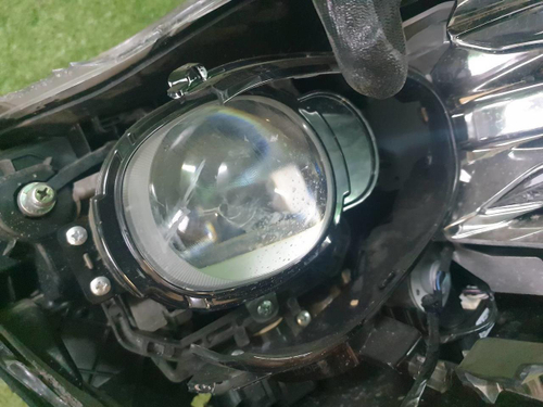 Битая Фара правая Genesis G70 (2017-2021) LED