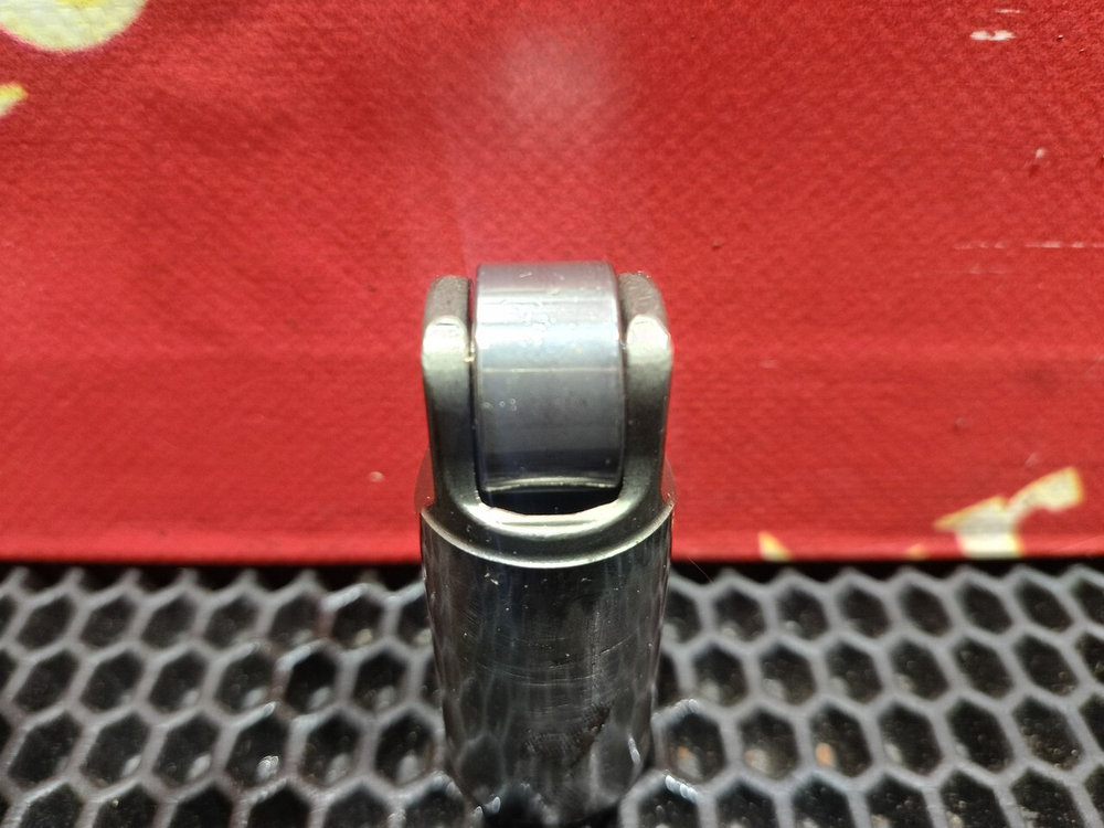 Толкатель впускного клапана