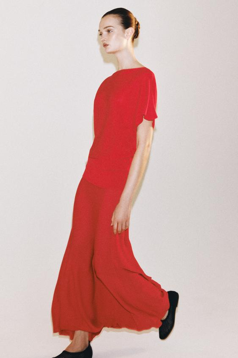 ZARA ТРИКОТАЖНЫЙ ТОП С ВЫРЕЗОМ «ЛОДОЧКА», МЯГКИЙ КРАСНЫЙ
