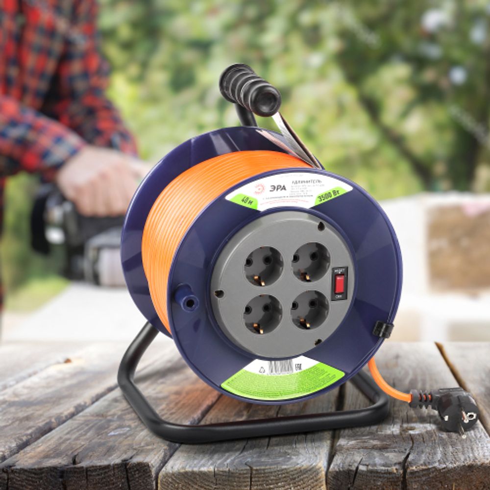 Удлинитель силовой ЭРА RPx-4es-3x1.5-40m на пластиковой катушке c заземлением 4 розетки 40м ПВС 3х1.5мм2 | Силовые удлинители