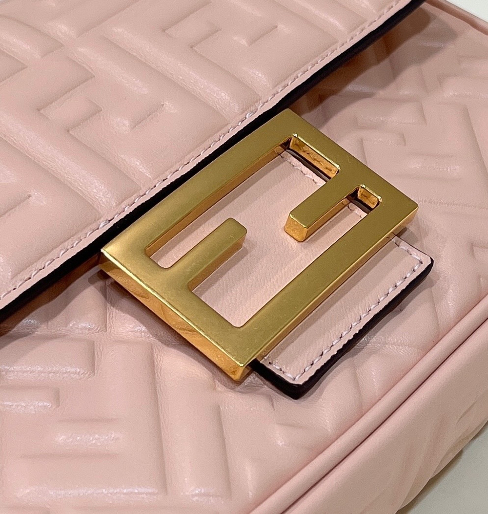 Fendi Baguette Chain Bag 24 cm