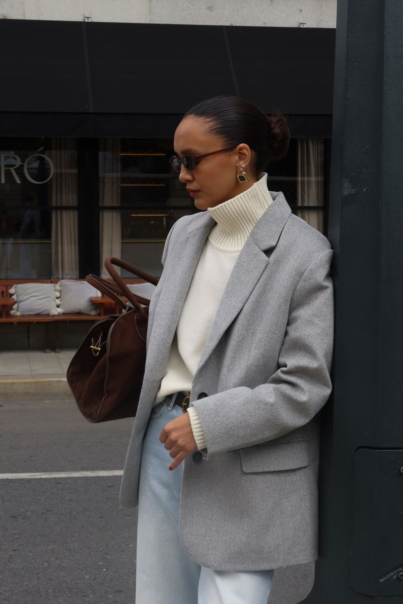 Пальто из смесовой шерсти однобортное укороченное серое