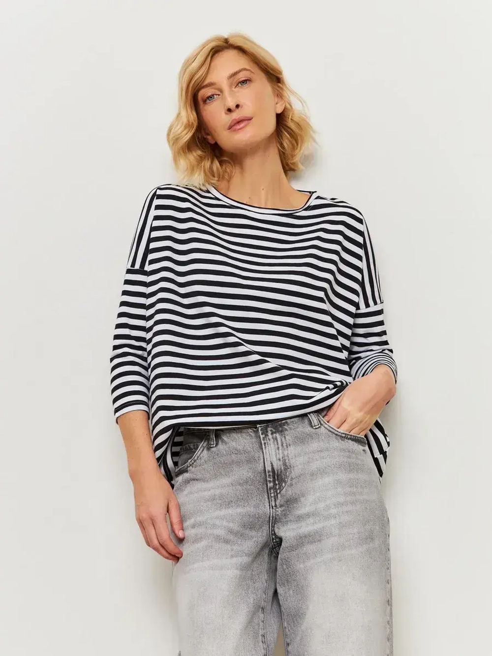 Лонгслив тельняшка оверсайз с рукавом 3/4