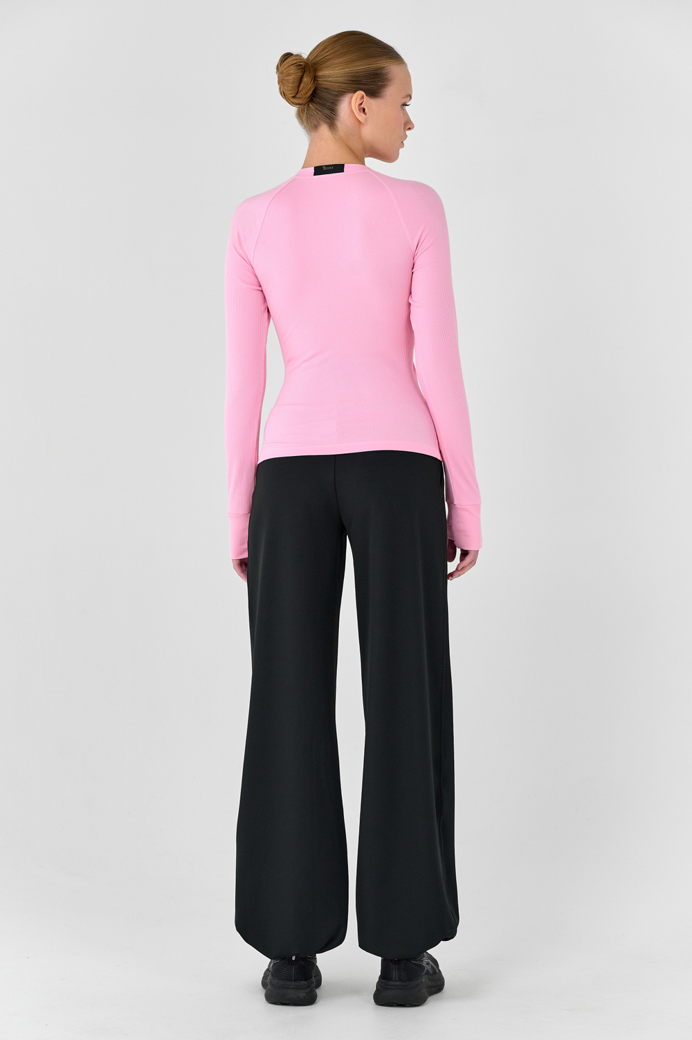 Лонгслив приталенный с чашками