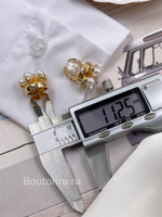 Накладка на пуговицу золотистая в форме цветка с жемчугом