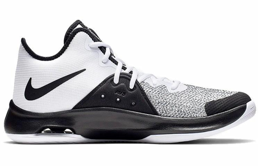 Кроссовки Nike Air Versitile 3
